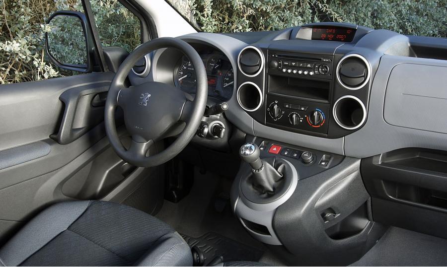  Peugeot Partner 2008 года  (фото 24 из 54)
